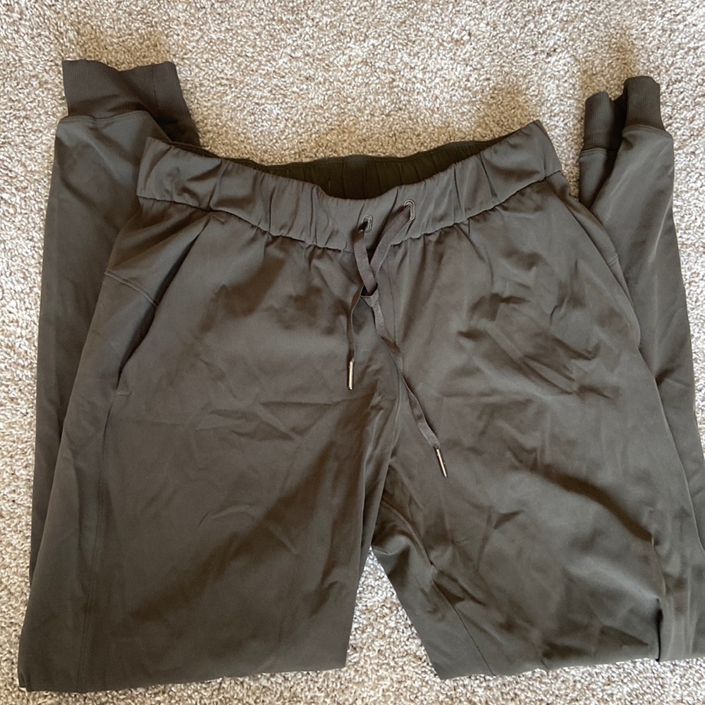 Lululemon jogger 28' olive green size 6